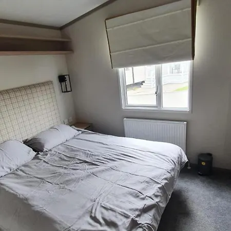 Sleeps6-familyfriendly-flamingoland-pool Holiday home Malton
