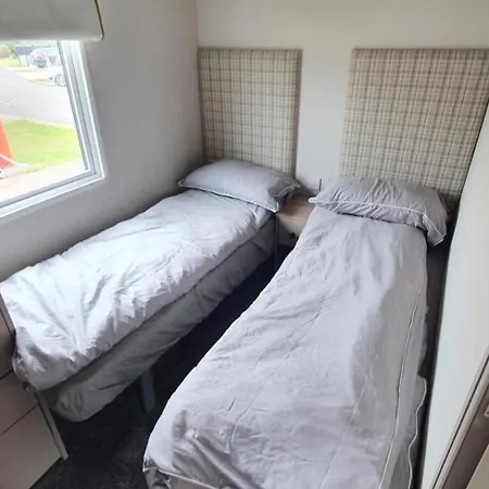 Holiday home Sleeps6-familyfriendly-flamingoland-pool *