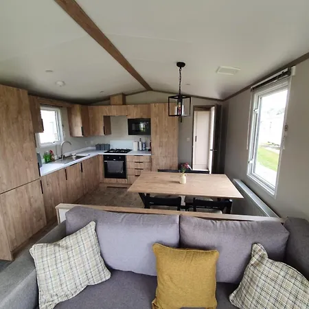 Sleeps6-familyfriendly-flamingoland-pool Holiday home *