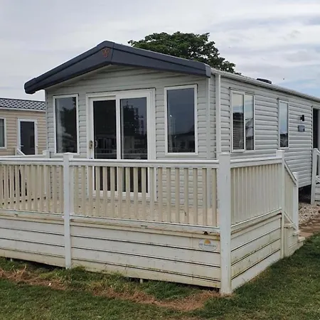 Sleeps6-familyfriendly-flamingoland-pool Holiday home Malton